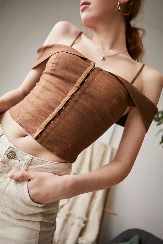 Ленен топ Zara, кроп топ с паднали рамене тип корсет Urban Outfitters