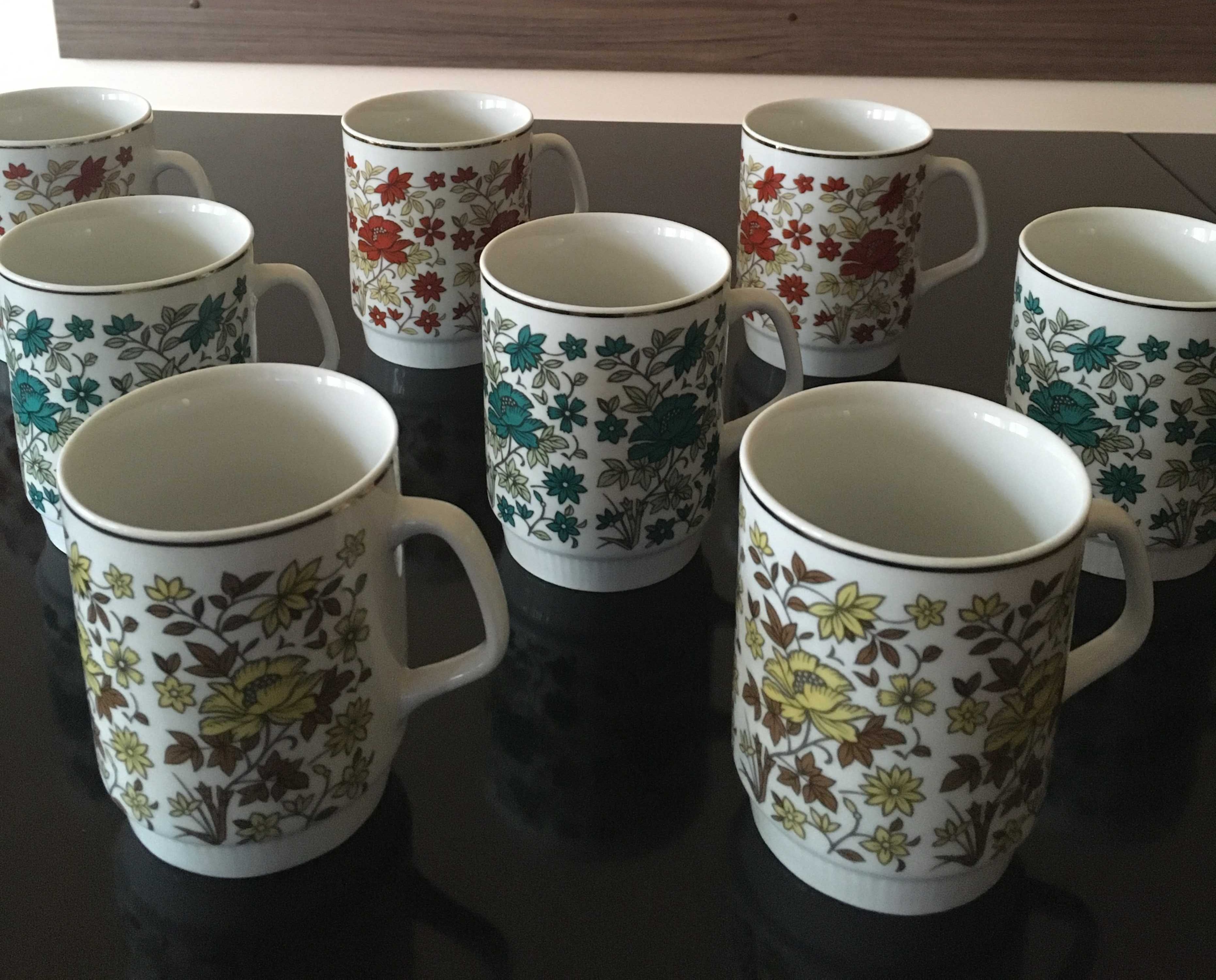Комплект от 8 бр. порцеланови чаши за чай тип мъг - нови