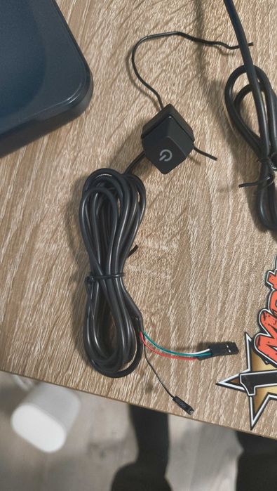 Геймърски компютър с монитор и периферия