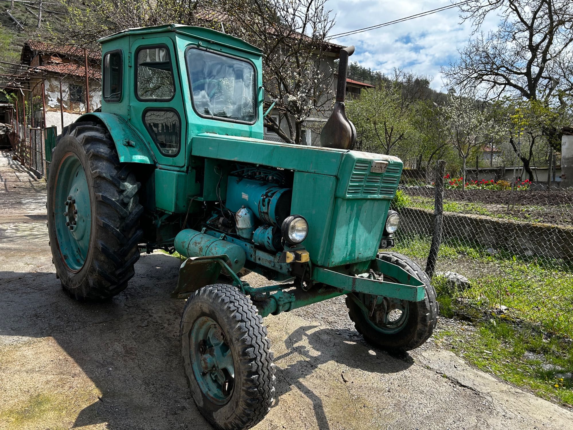 Продавам Трактор Т40