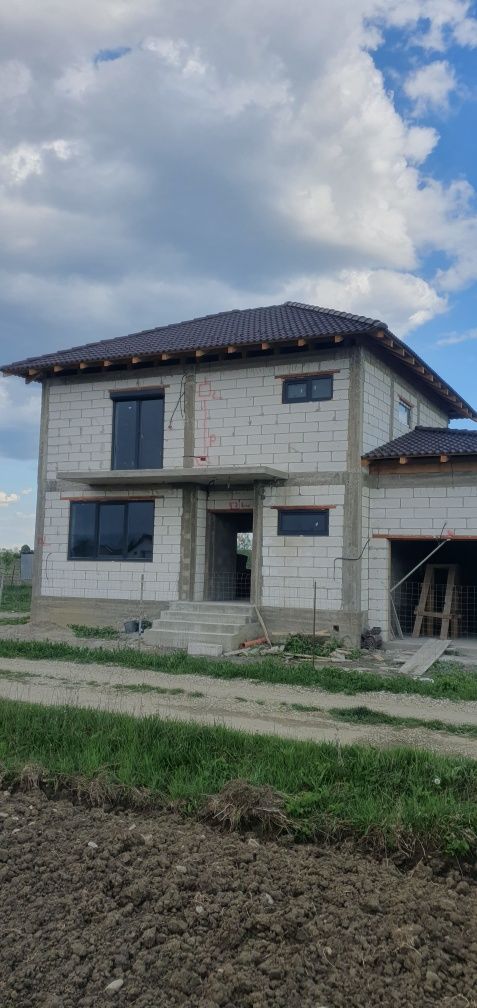 Firma executam lucrări în constructii