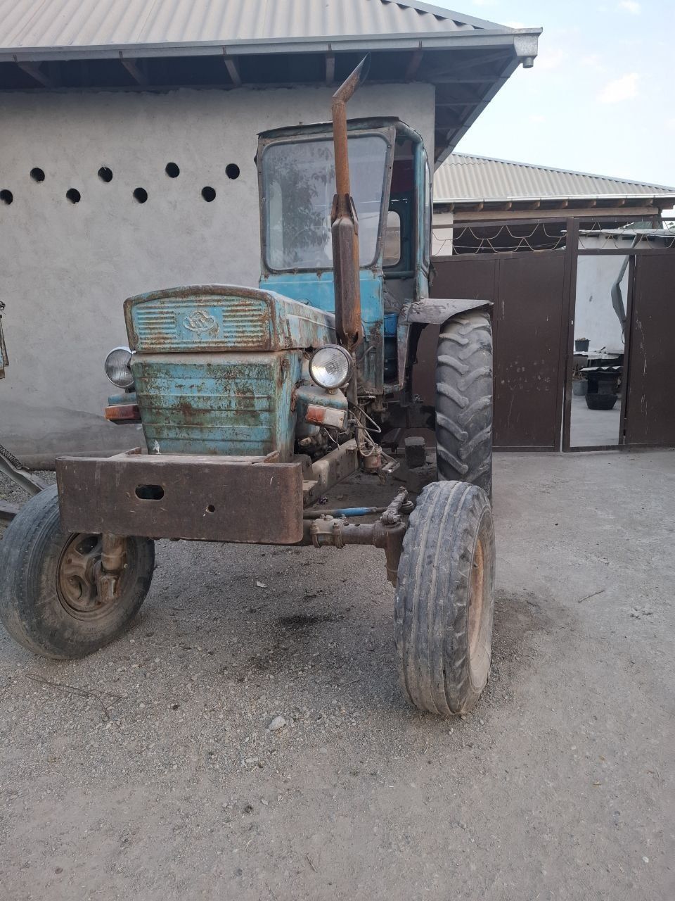 Traktor T-28 sotiladi xolati zo'r xarajati yoq