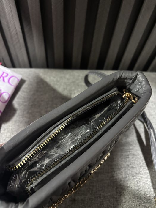 Чисто нова дамска чанта на miu miu