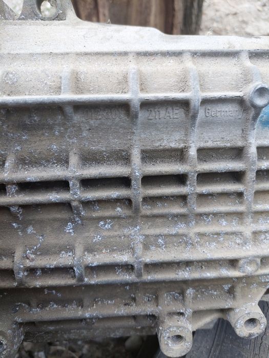 Cutie viteze Vw Passat B5.5 2003,1.9 tdi,5 trepte  cod 012301211AE