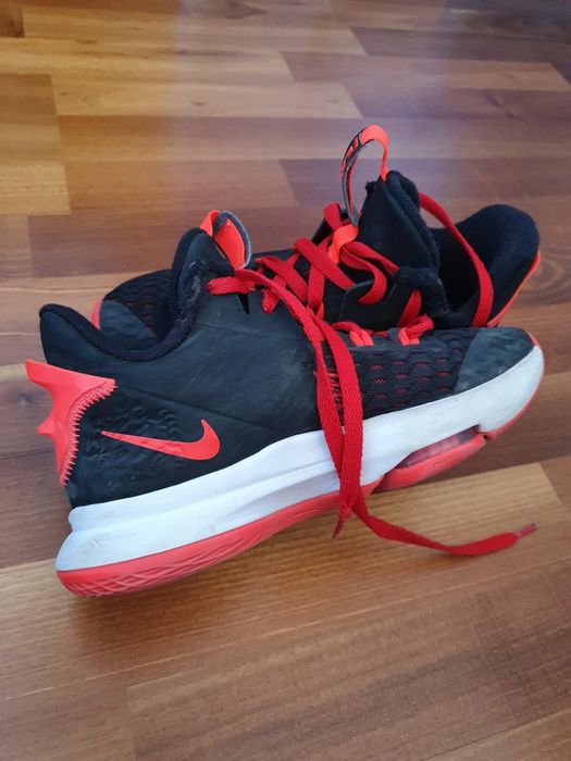 Adidasi lebron witness 5