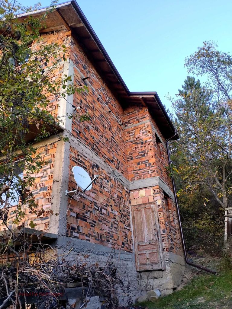 Продава се Къща в с. Долни Романци, Област Перник - 200 кв.м за 180 €/кв.м - Снимка #3