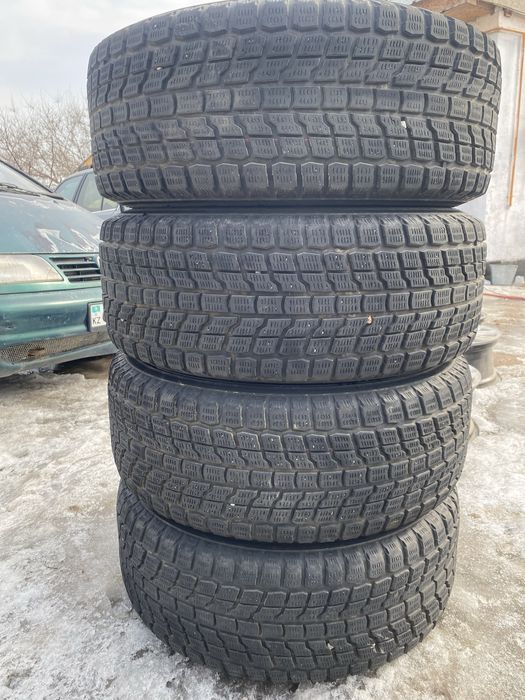 Комплект зимние шины 285/60/18 285/60R18 Yokohama.