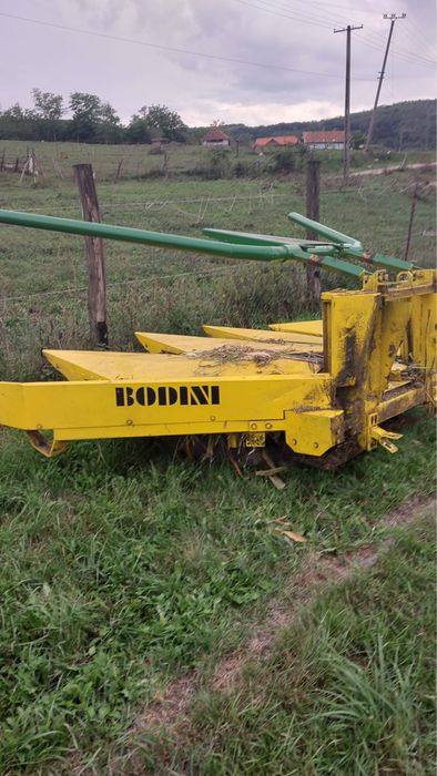 Vând masă siloz porumb si masă siloz fân John Deere