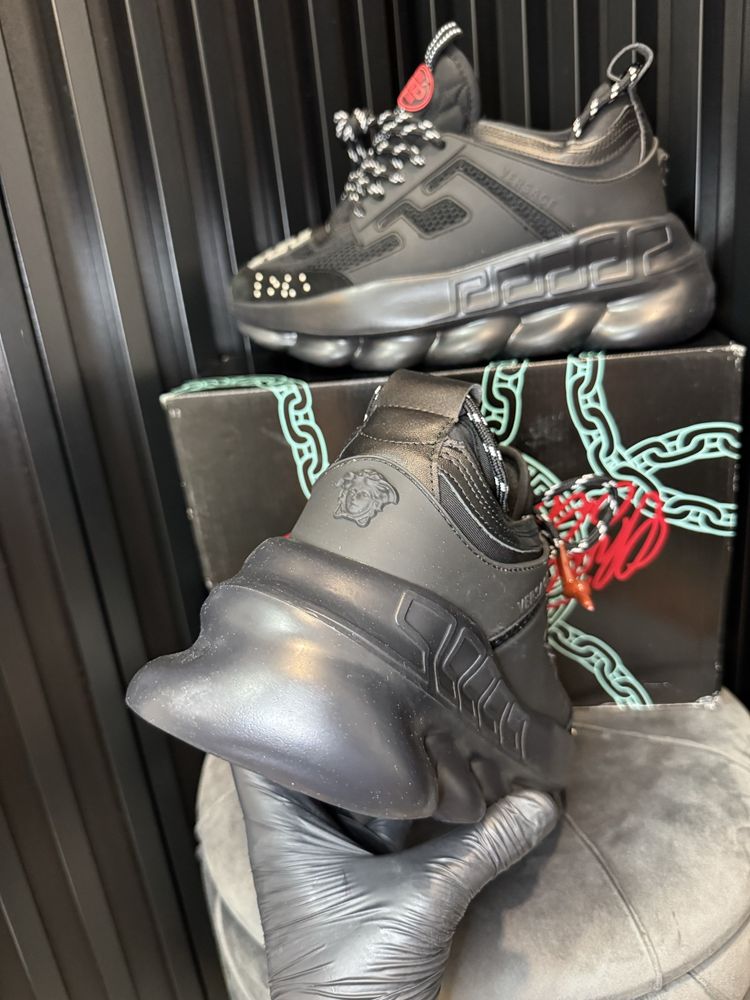 37-43 Versace Chain Reaction  Triple Black Negru