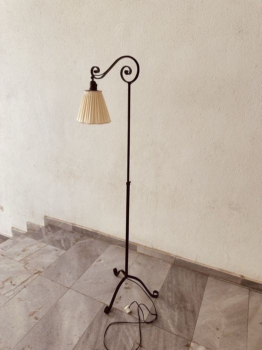 Ретро подова реголируема лампа от ковано желязо с абажур- винтидж стил