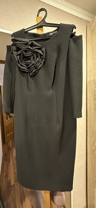 Продаю платья б/у, в отличном состоянии.