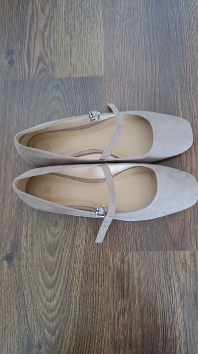 Чисто нови обувки  тип пантофки