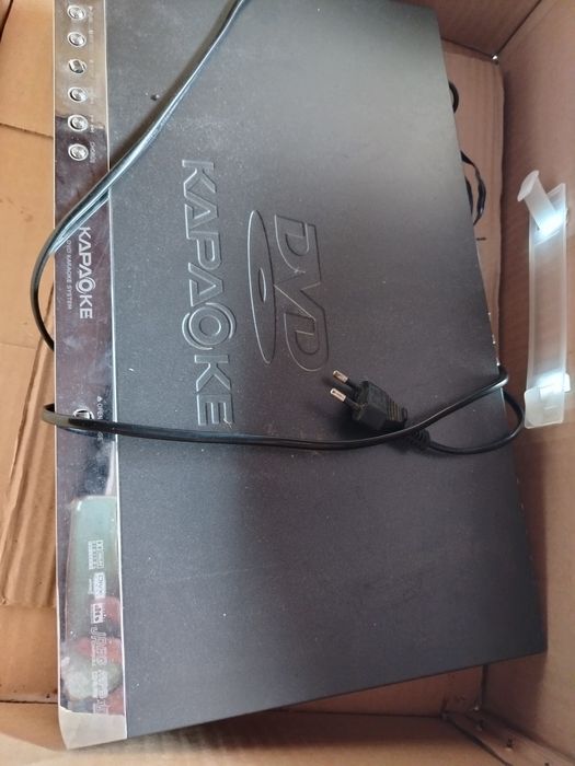 Продам DVD с караоке дисками каталогом и микрофоном