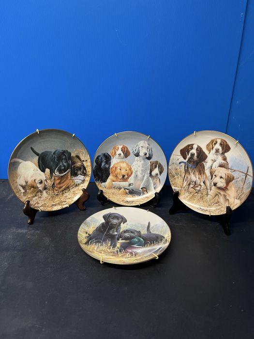 Колекционерски,порцеланови чинии с кучета