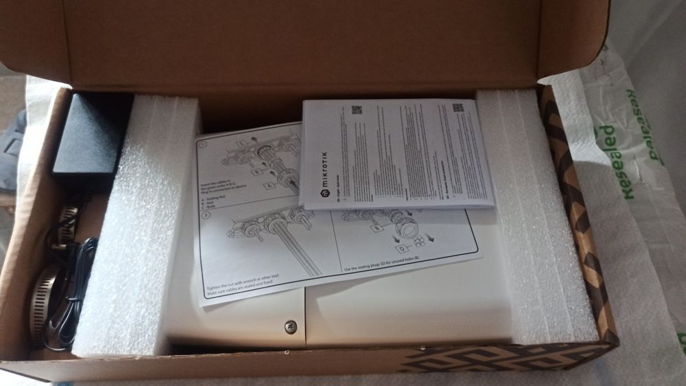 Switch MikroTik 10 Gigabit PoE - CRS305-1G-4S+OUT