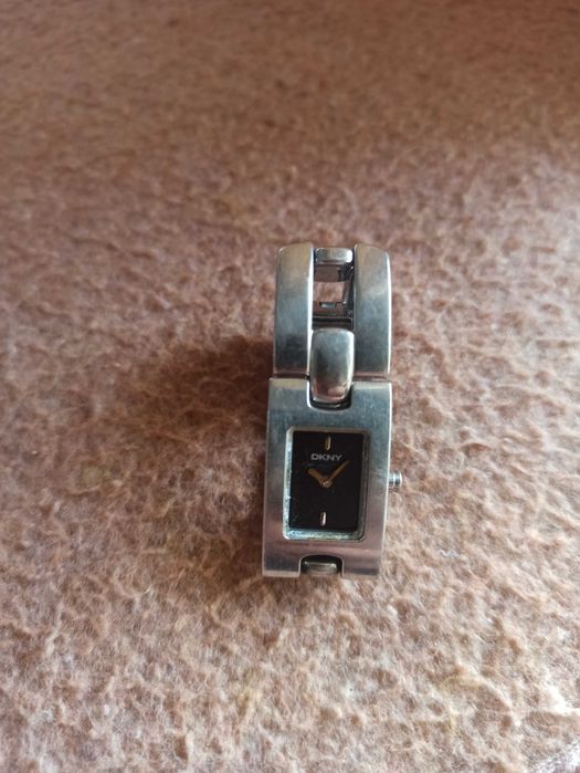 Часовник DKNY дамски
