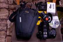Легендарния светлосилен superzoom Panasonic FZ1000, с куп аксесоари