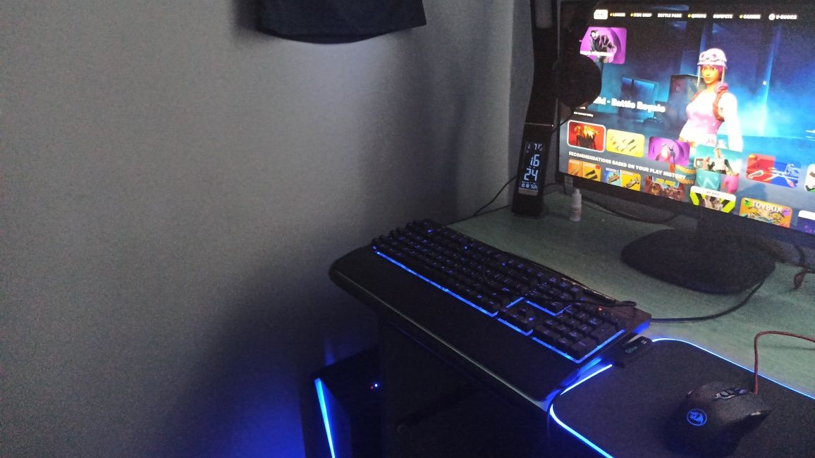 Set PC gaming+tastatura+mouse,mouse pad+monitor