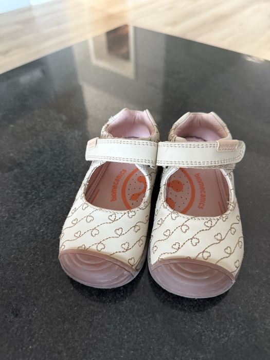 Vand incaltaminte  biomecanics si crocs