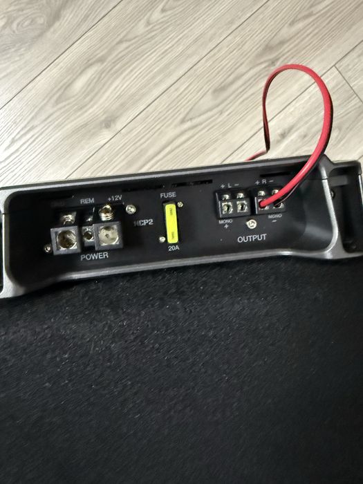 Subwoofer hertz dbx 30.3 + statie hertz