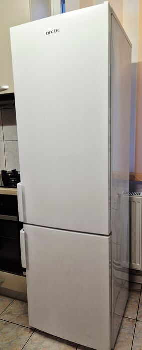 Frigider Arctic Fast Freeze