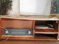 радио грамофон, крачна машина и масивен дървен гардероб
