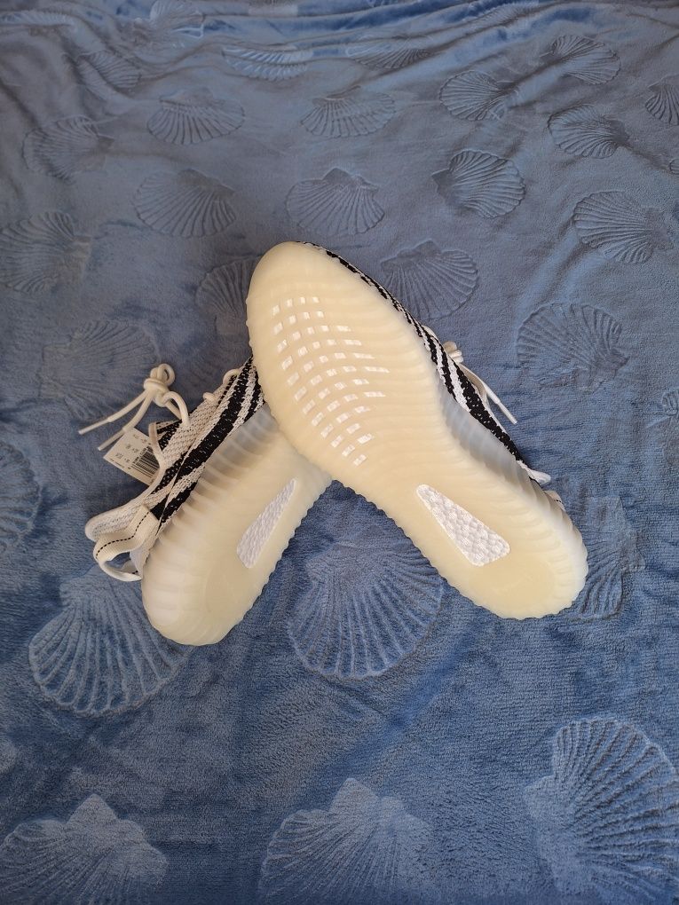 Adidas Yeezy Boost 350 V2 Zebra 43 и 1/3 | 44.   НОВИ!