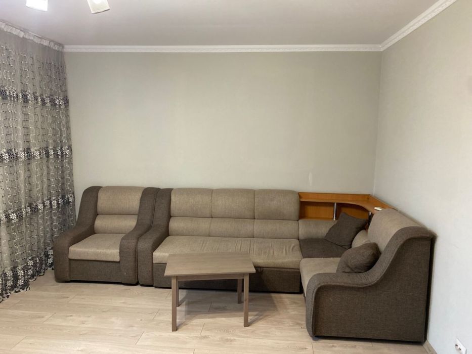 Продам диван срочно , большой , открывается как кровать