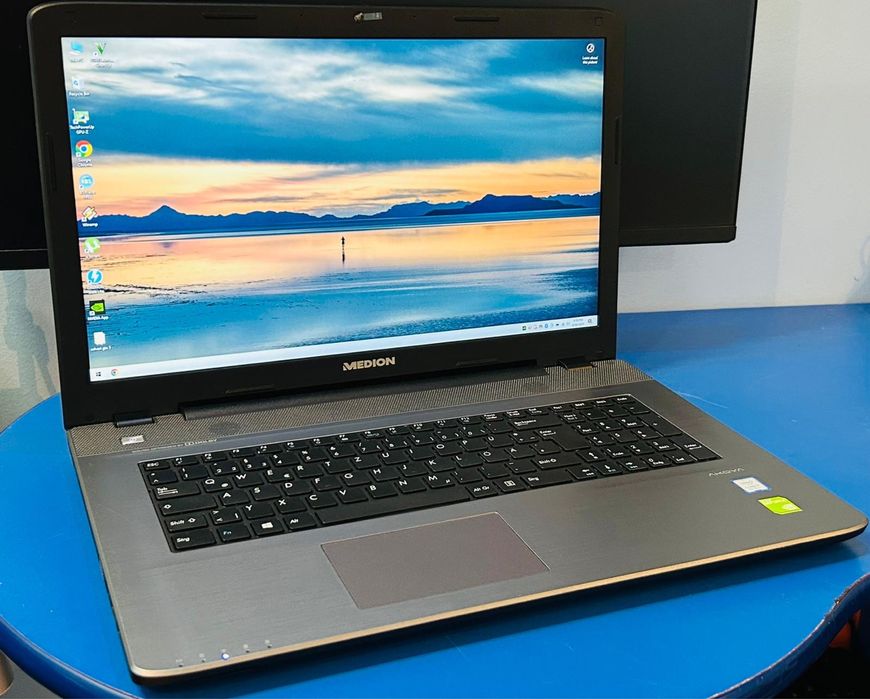Laptop Medion 17.3” intel i7 gen 8, 16GB, SSD m2 256GB Nvidia 940mx