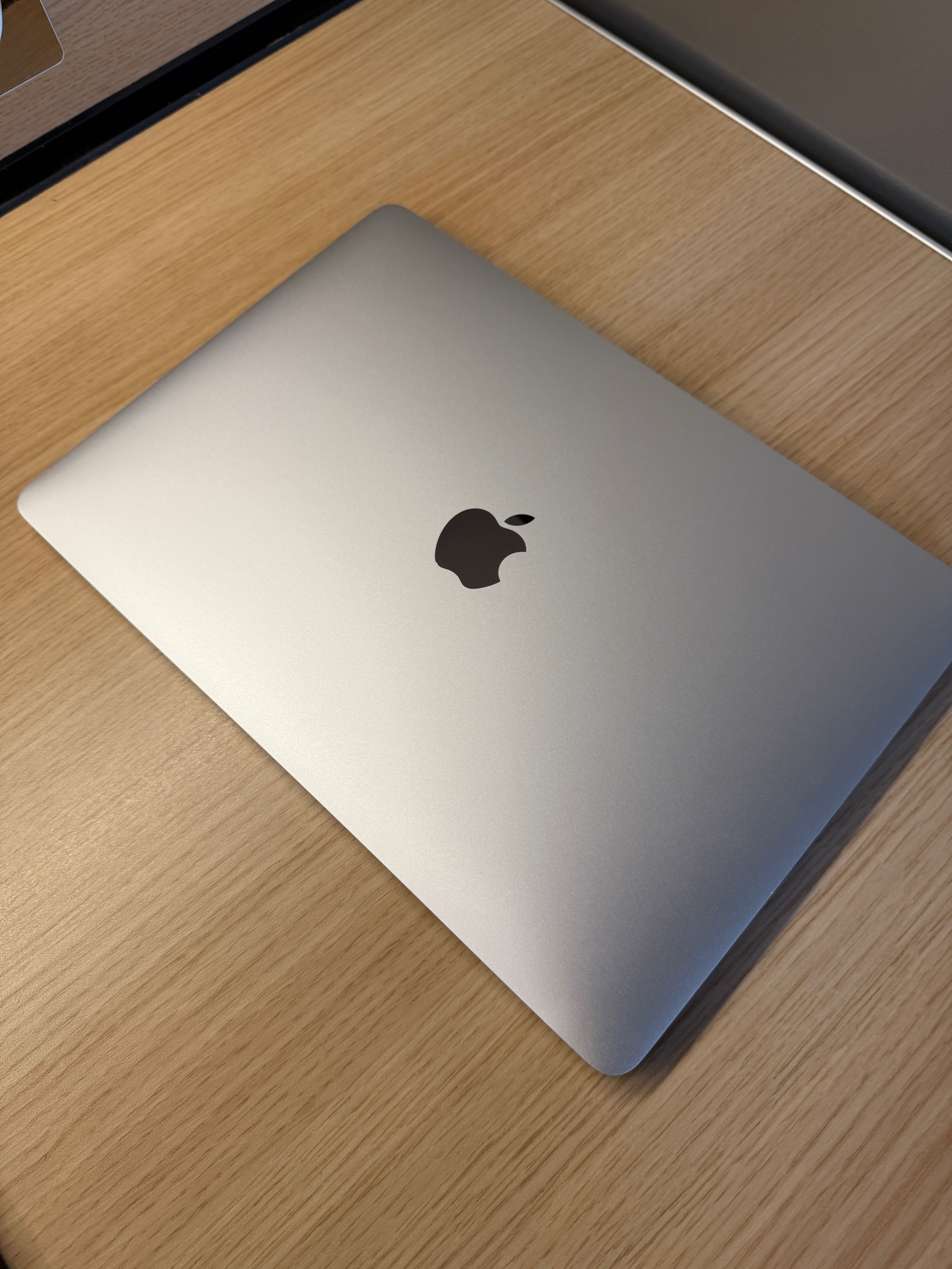 Apple MacBook Pro 13 2017 i5, 128gb, 8gb
