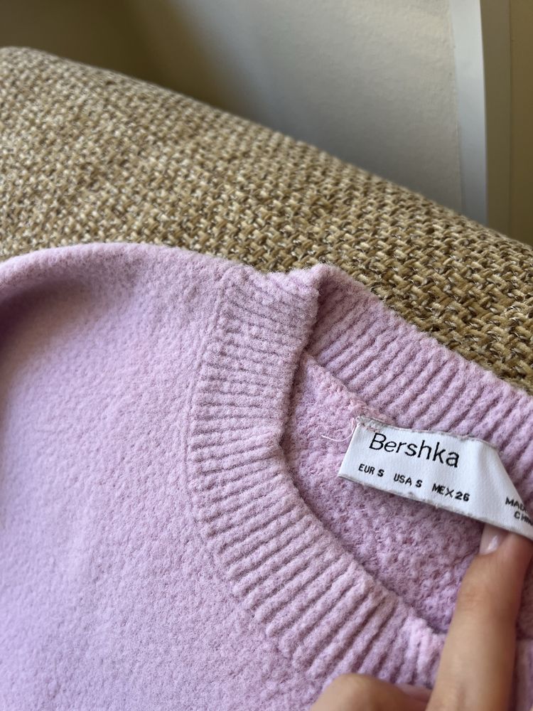 Мек розов пуловер Bershka