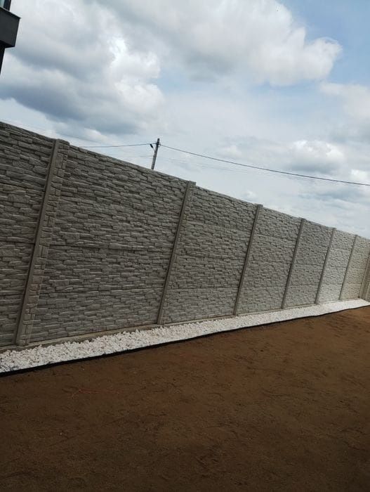 Vand garduri și porți