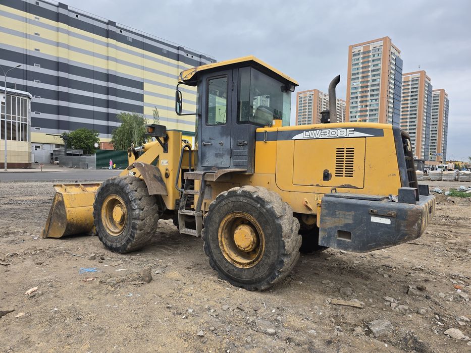 Продам фронтальный погрузчик