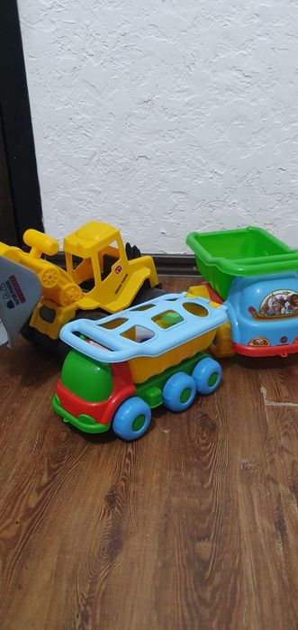 Продам машинки большие