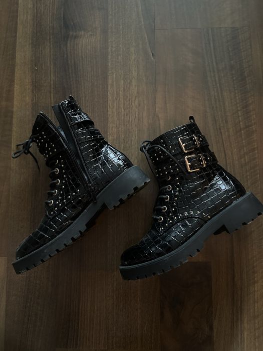 Черни кубинки, боти