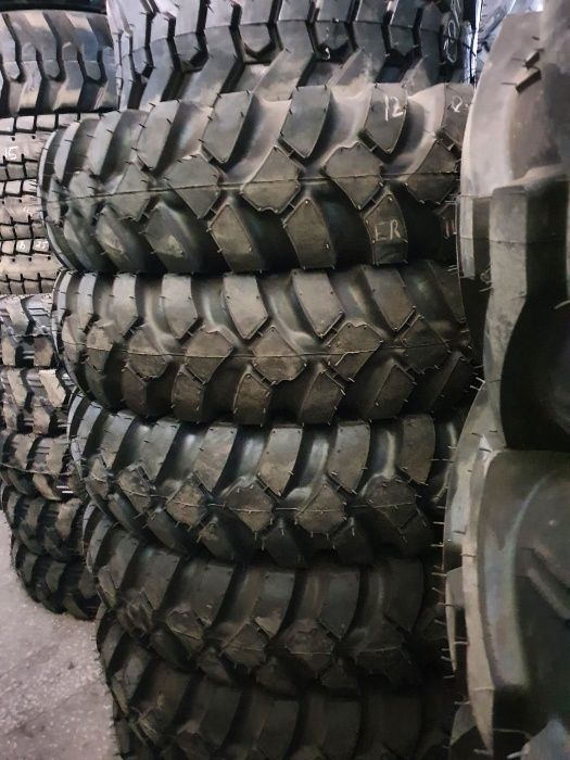 Шины на экскаватор 10,00-20 12,00-20 JCB Hitachi Hyundai Volvo Komatsu