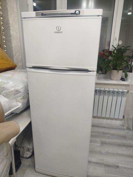 Холодильник б/у в хорошем состоянии