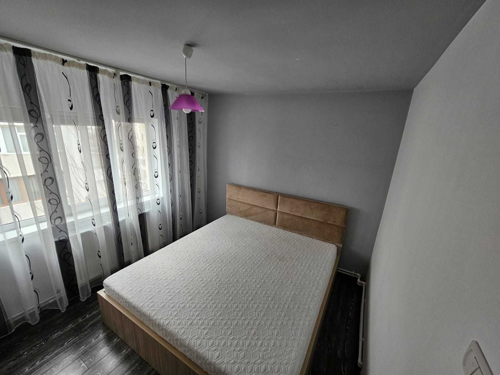 Propietar -Vand apartament 3 camere decomandat Centru -Scoala 24