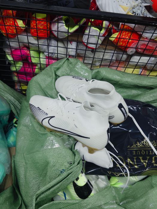 Продам футбольные бутсы