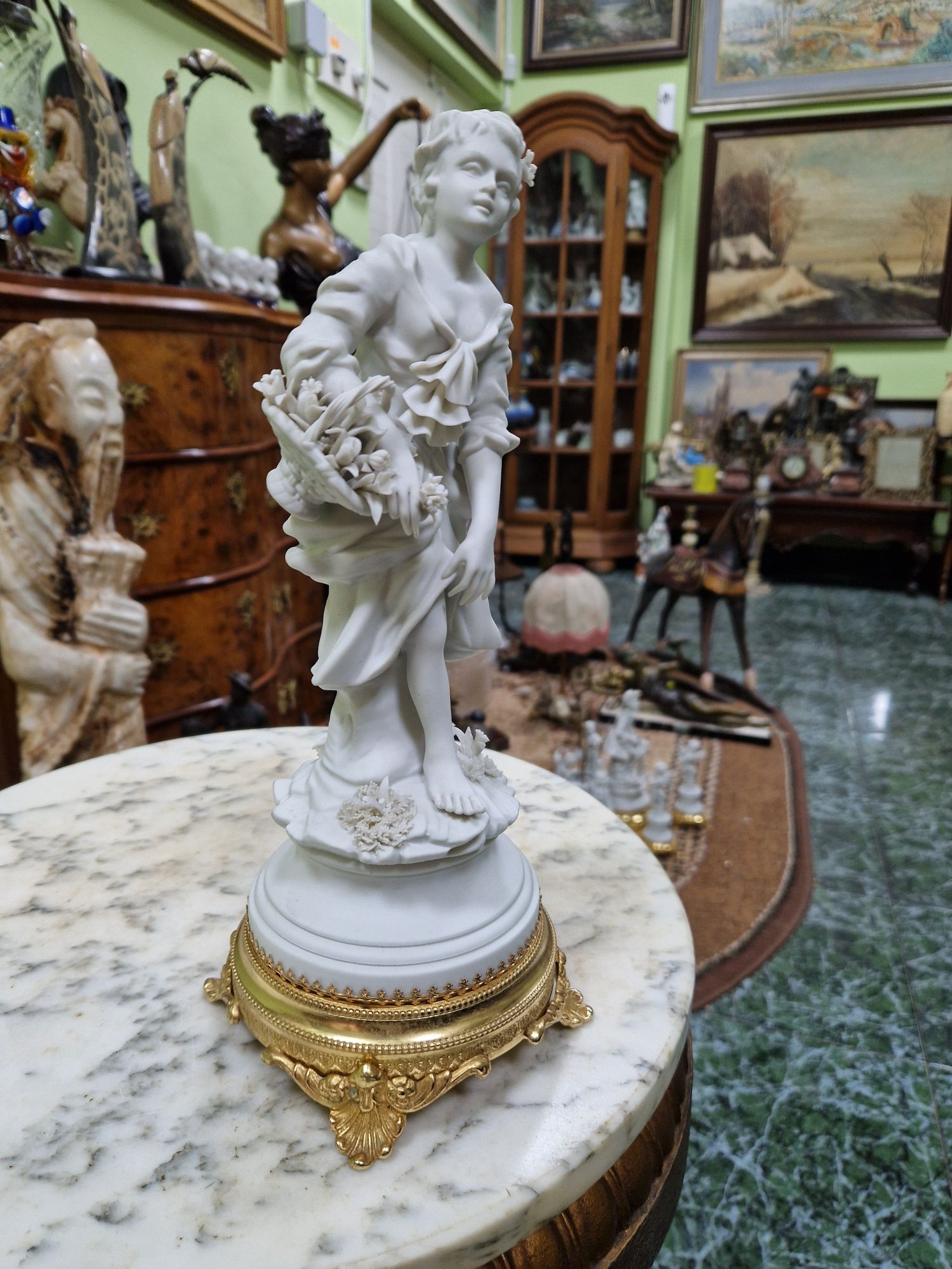 Страхотна антикварна  италианска порцеланова фигура Capodimonte