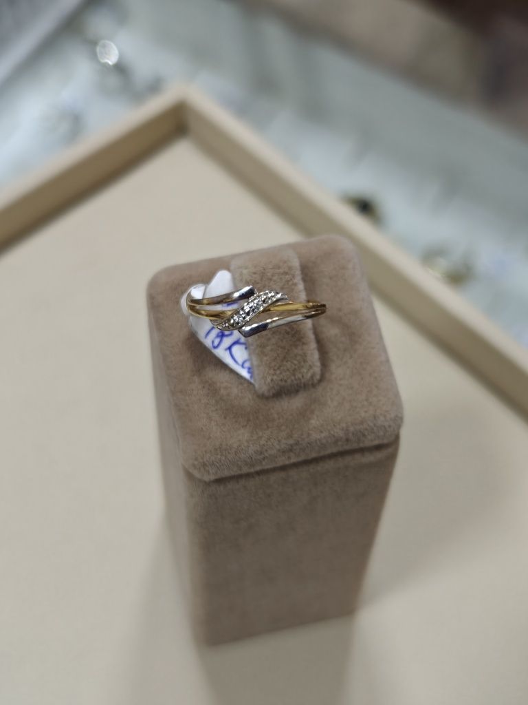 Inel aur 18k 1.26gr cu 2 diamante (r)