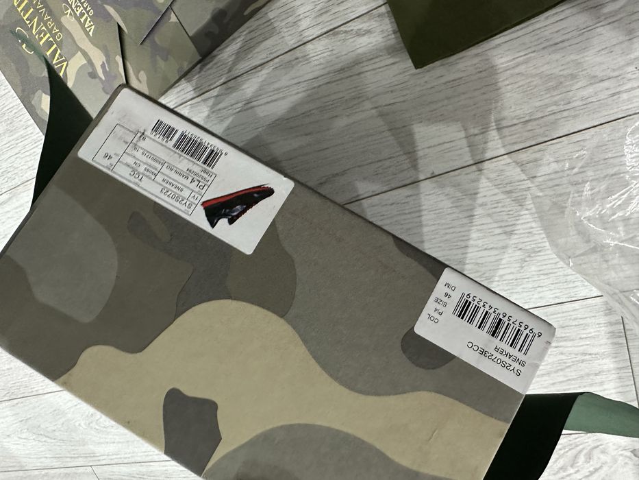 Valentino естествена кожа мъжки черни сникърси маратонки велур