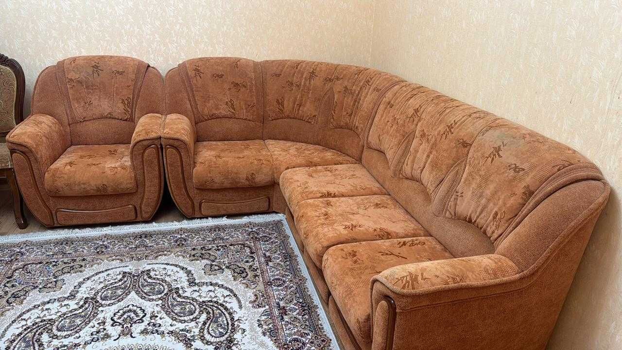 Продам диван углом и кресло