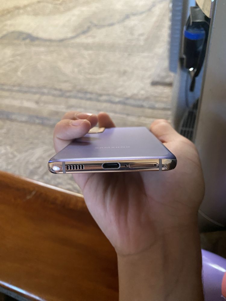 samsung s21   xolati yaxshi bitta ikkita chizig’i bor qolganm