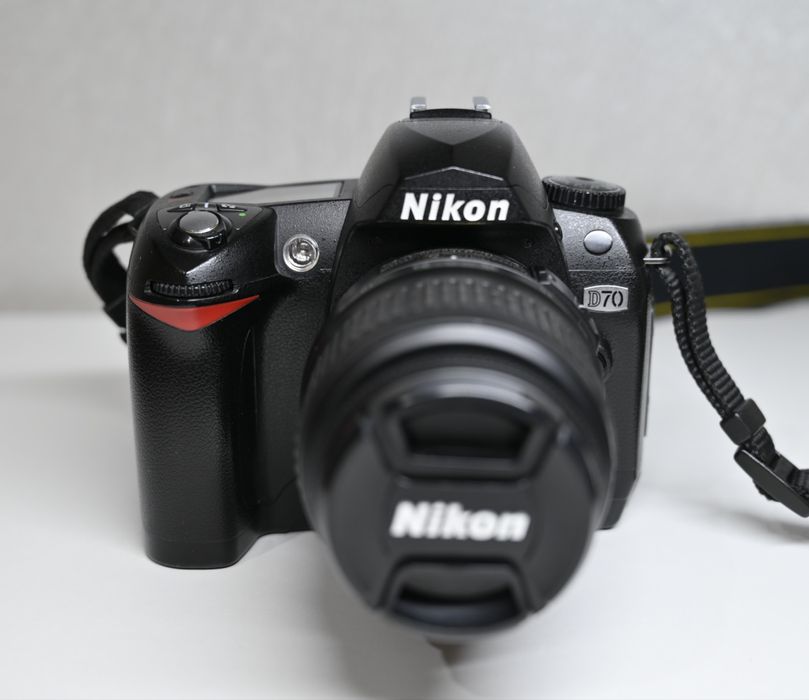 Зеркальный фотоаппарат Nikon d70