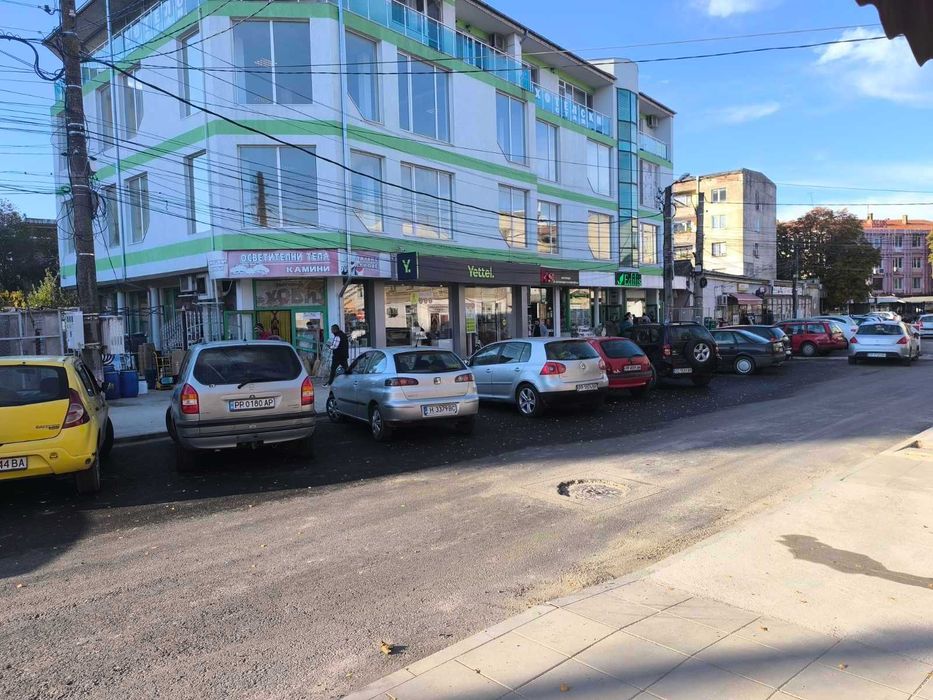 Отдвам помещение/етаж в търговска сграда