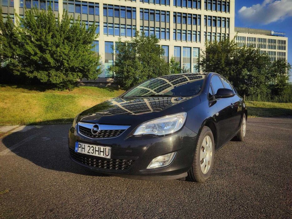 Opel Astra J 2012 *achizitionata Romania *carte service *pret neg