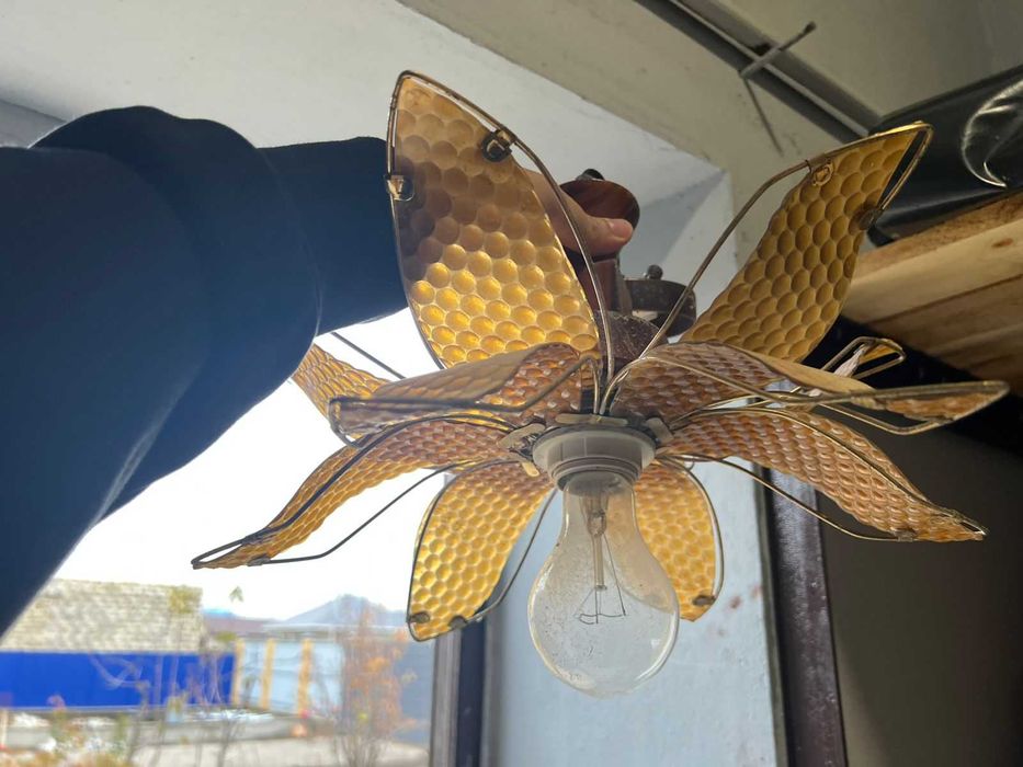 Люстра в хорошем состоянии