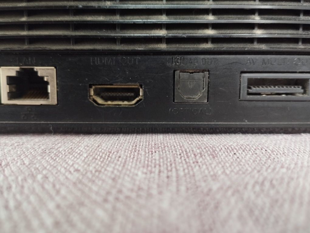 Конзола Playstation 3 slim + Две игри