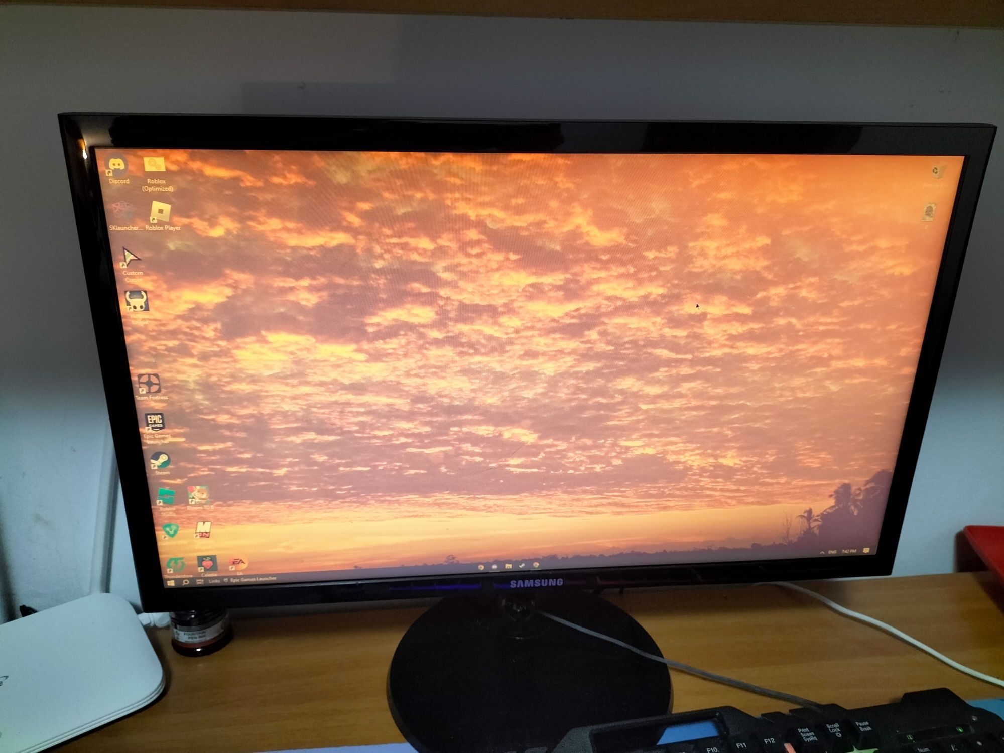 Vând calculator + monitor